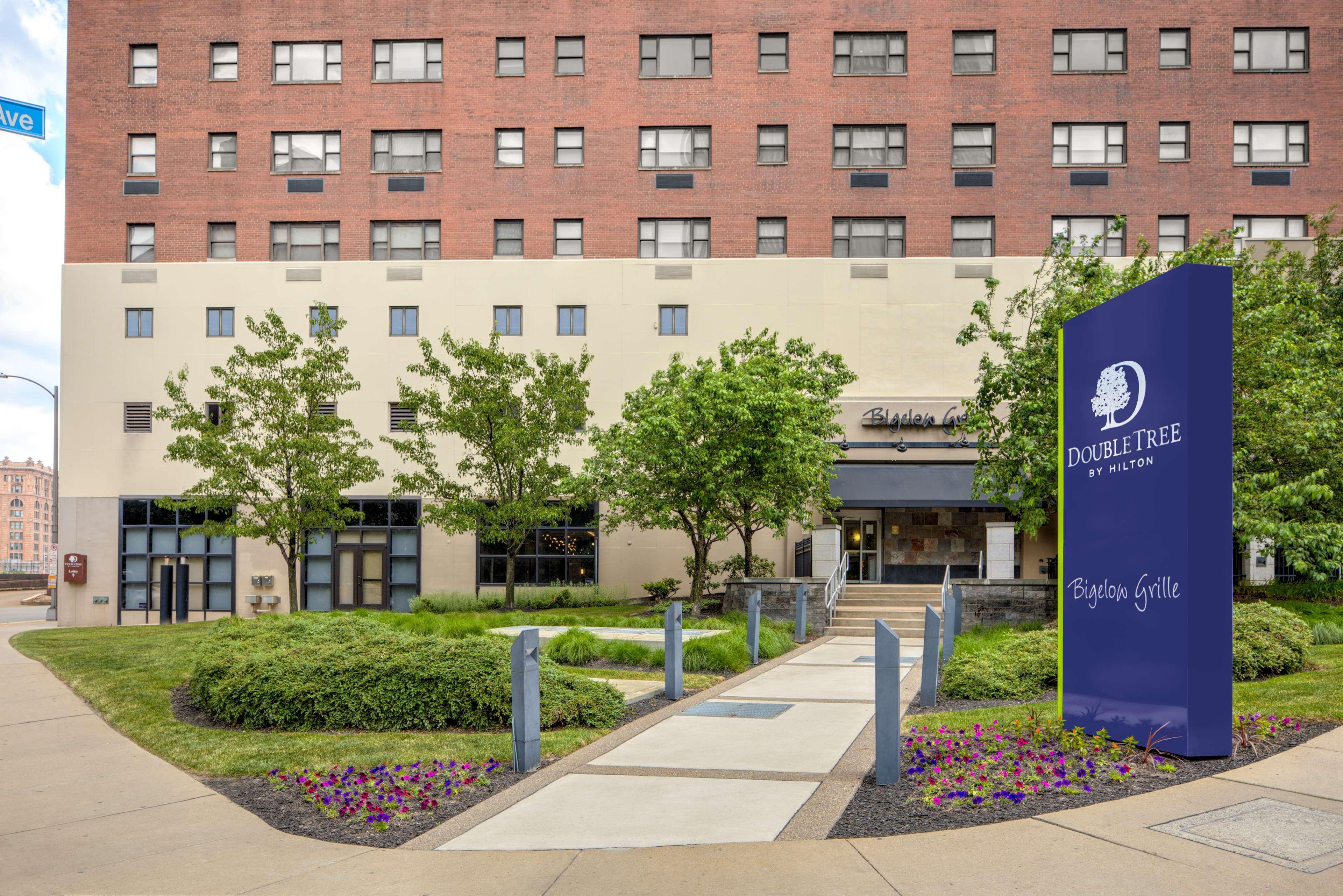 Doubletree By Hilton Hotel & Suites Pittsburgh Downtown Exterior photo