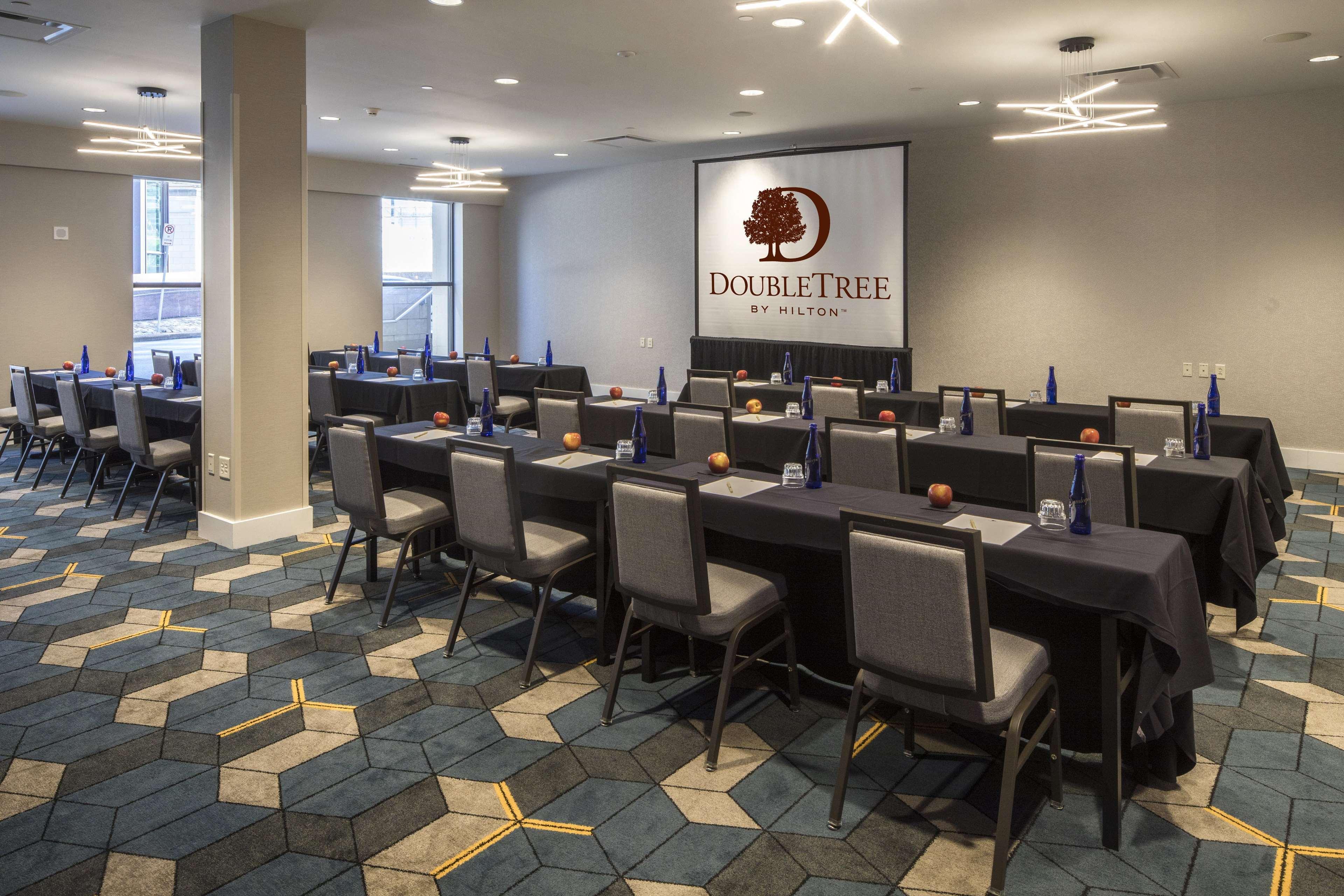 Doubletree By Hilton Hotel & Suites Pittsburgh Downtown Exterior photo