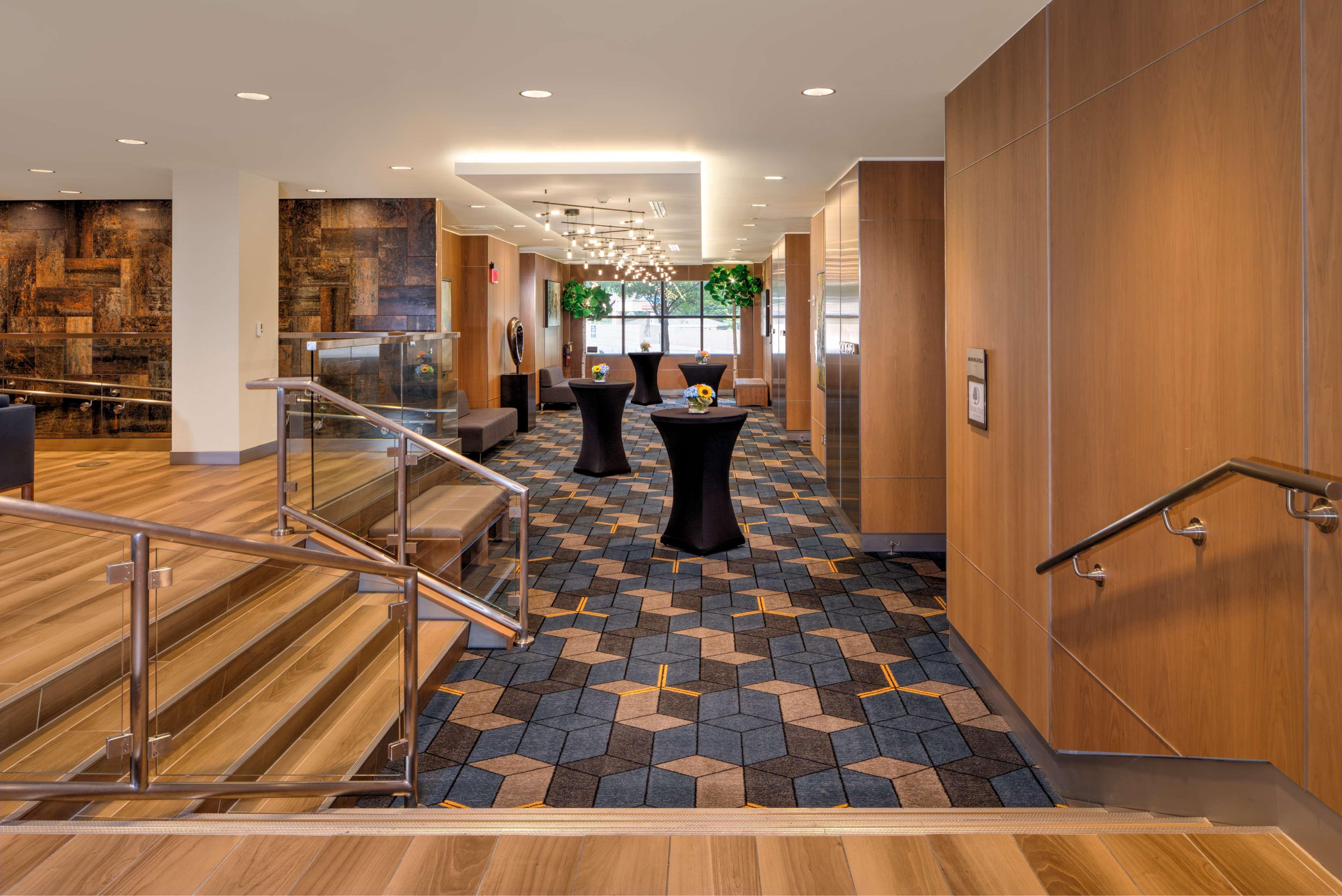 Doubletree By Hilton Hotel & Suites Pittsburgh Downtown Exterior photo