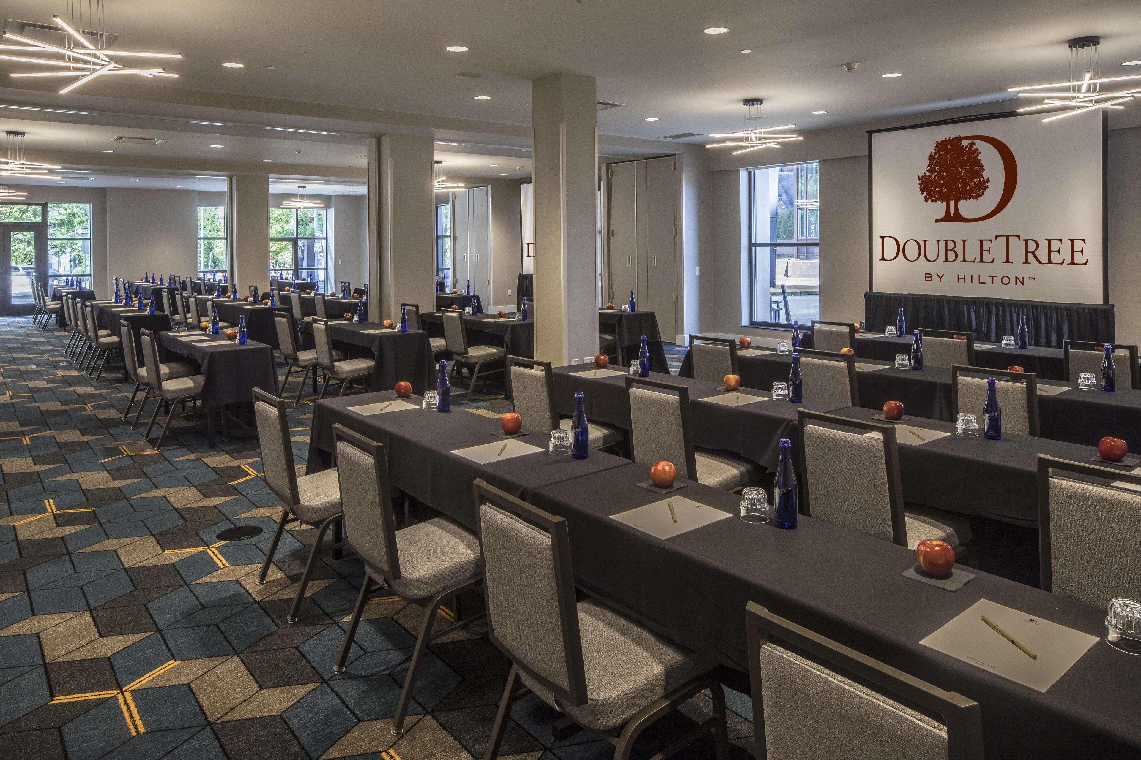 Doubletree By Hilton Hotel & Suites Pittsburgh Downtown Exterior photo