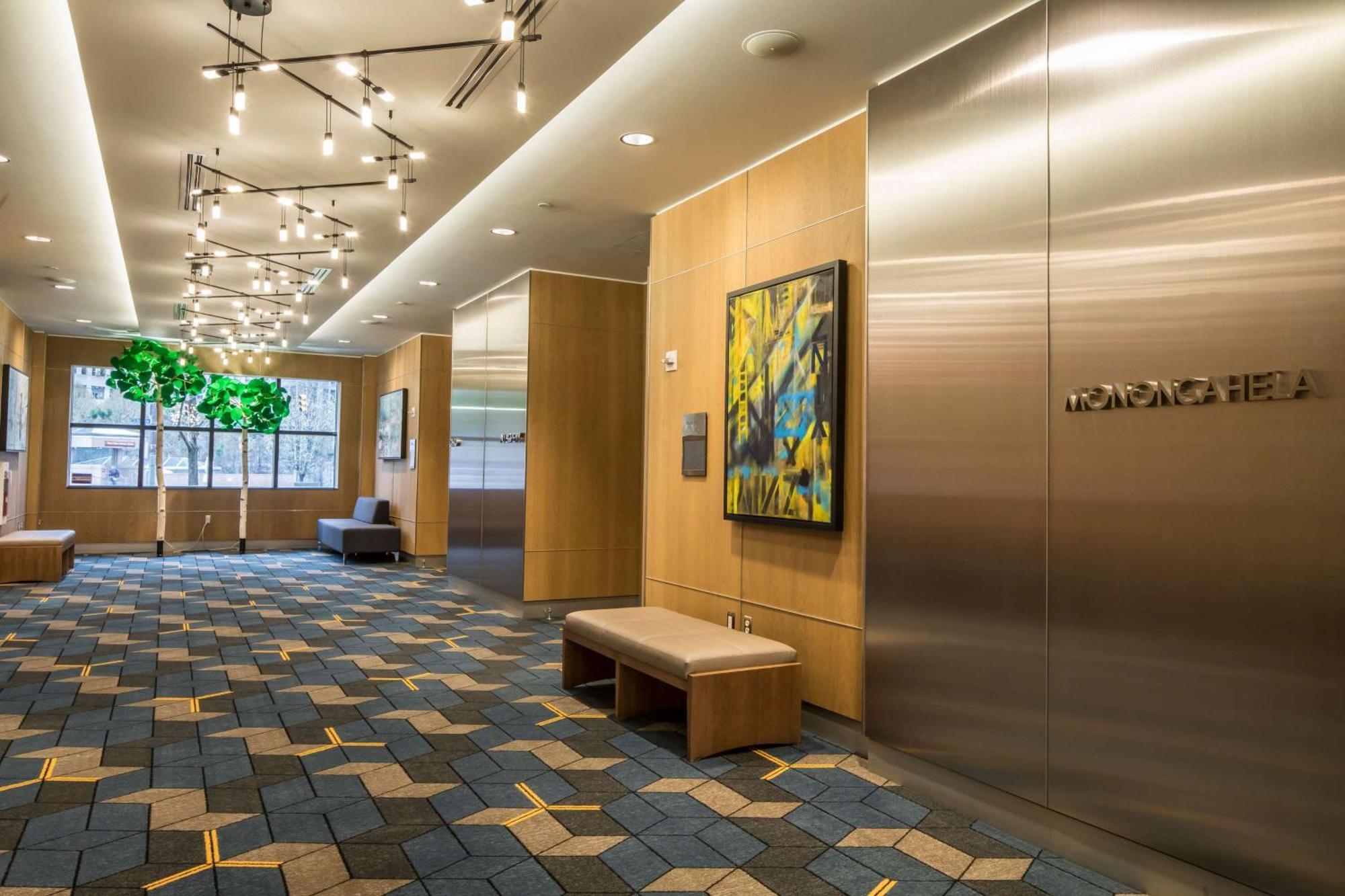 Doubletree By Hilton Hotel & Suites Pittsburgh Downtown Exterior photo